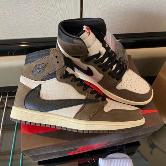 TRAVIS SCOTT X AIR JORDAN 1 RETRO HIGH OG 'MOCHA' - Picture 1 of 6